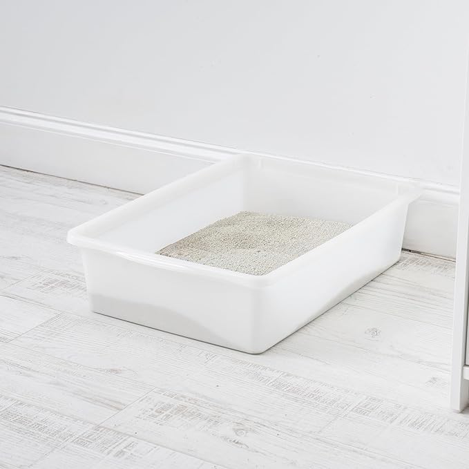 This litter tray is easy to clean, with a smooth surface that can be wiped down or rinsed out quickly and efficiently. The open air design helps to reduce odors and keep the litter area fresh, providing a more pleasant environment for both pets and their owners. The IRIS USA Large Open Top Cat Litter Tray is a practical and convenient solution for pet owners looking for a reliable and accessible litter pan for their furry friends.