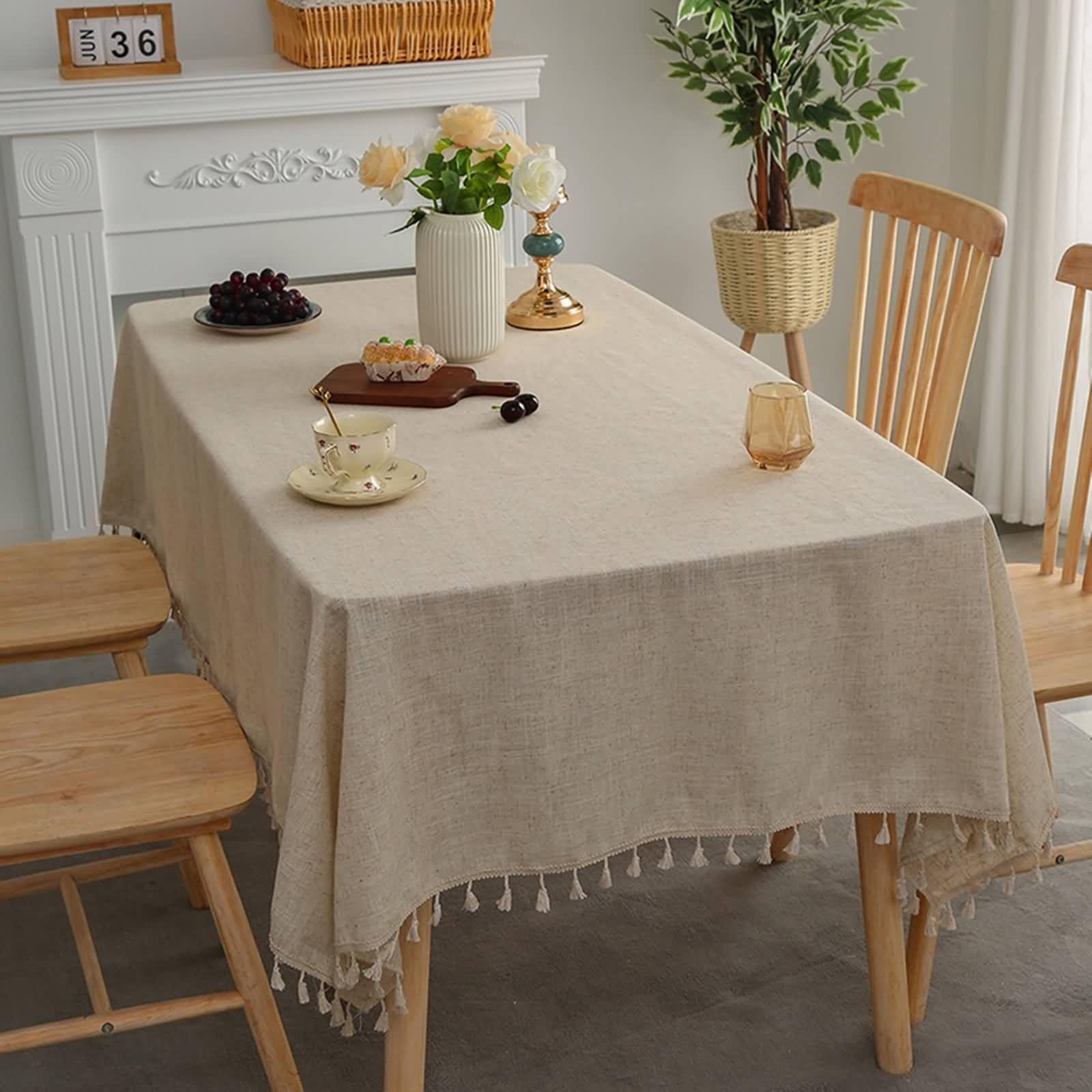 Nappe 140 x 220 rectangle aspect lin uni avec pompons Beydodo