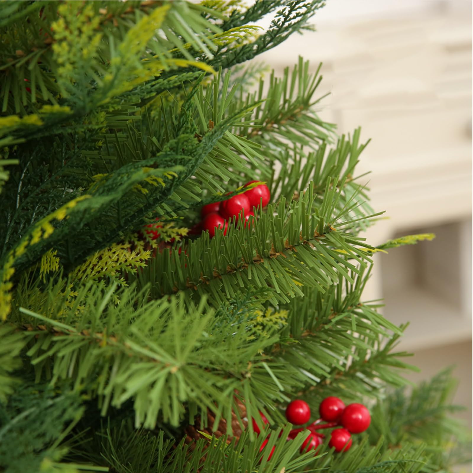 Albero Natale Artificiale, Albero Natale Incernierato in Abete Rosso Misto, Facile Montare Con Supporto in Metallo, Decorazione Natalizia Per Interni Ed Esterni Con PVC+PE+Pigna+Frutta Rossa,4ft