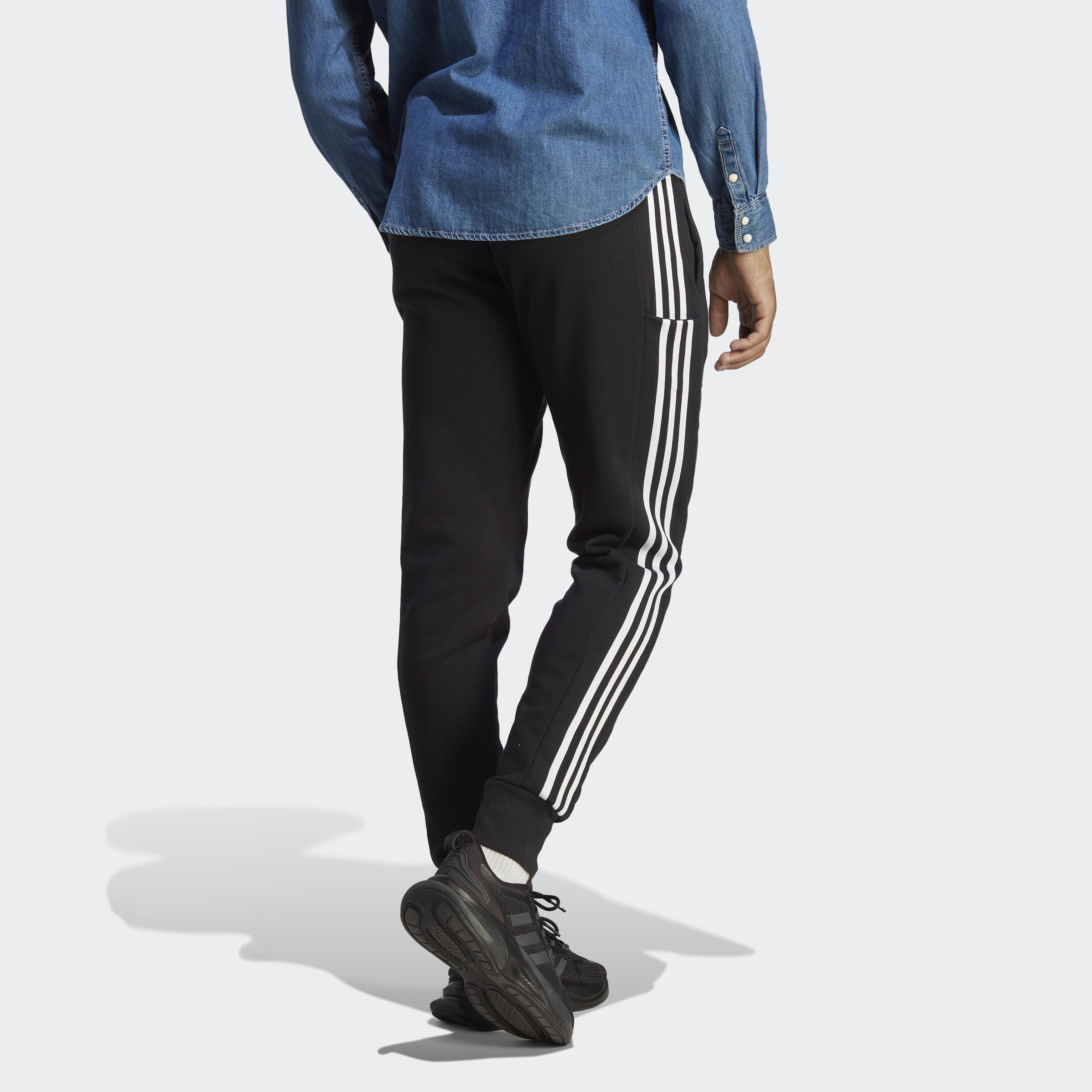 adidas Hombre Essentials French Terry Tapered Cuff 3-Stripes Pants, Black / White, M Short