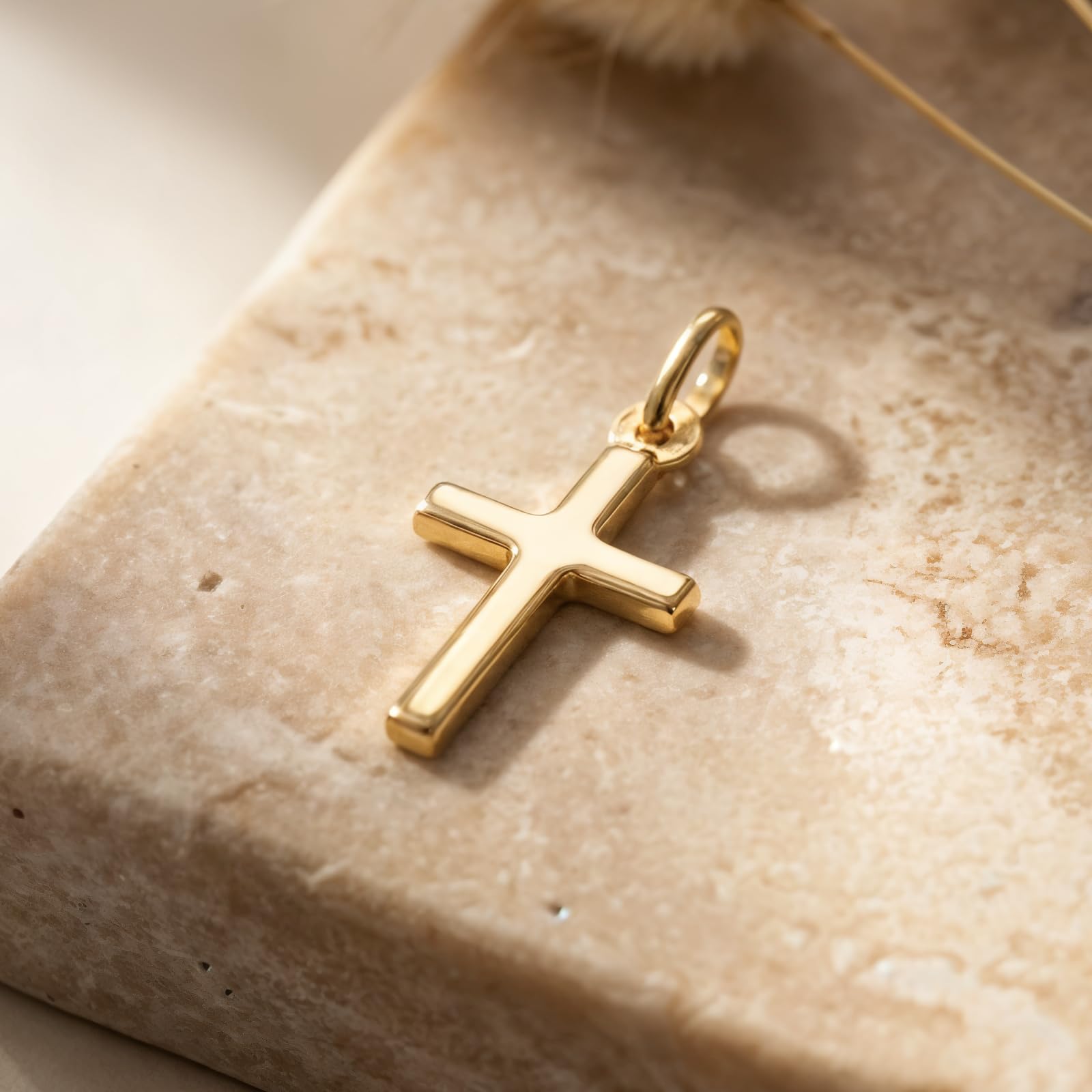 Alexander Castle Pendentif Croix Simple en Or Massif 9 Carats pour Femmes Garçons et Filles - Breloque Croix avec Coffret Cadeau Bijoux - PENDENTIF SEUL - 22mm x 12mm