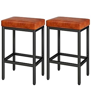 YMYNY HBS513J - Taburetes de bar de 66 cm, juego de 2 taburetes de bar de desayuno, color marrón caramelo, taburetes de bar de piel sintética, taburete de bar con cojín de 6 cm de grosor y base de