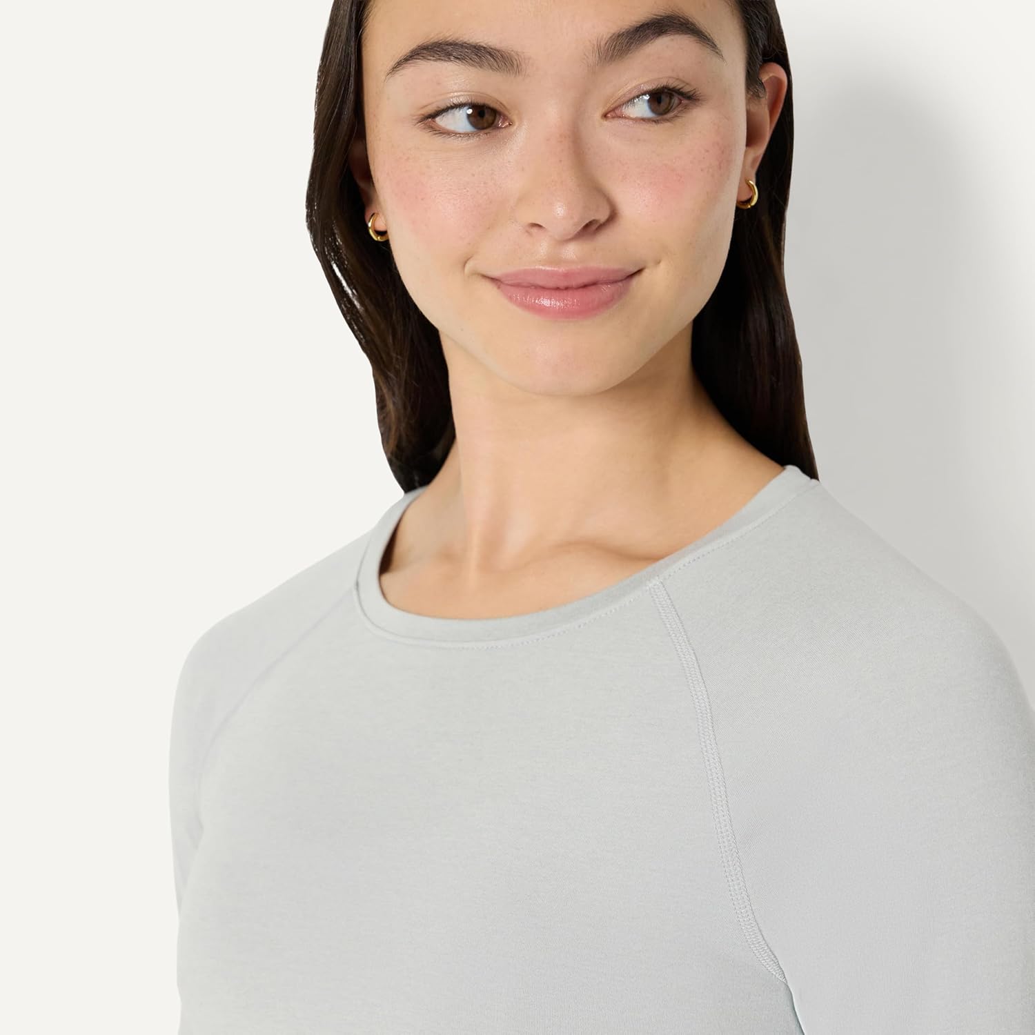 Amazon Essentials Women's Athletic Soft Performance Lightweight Stretch Long Sleeve Layering Workout Top, Space Dye - Image 4