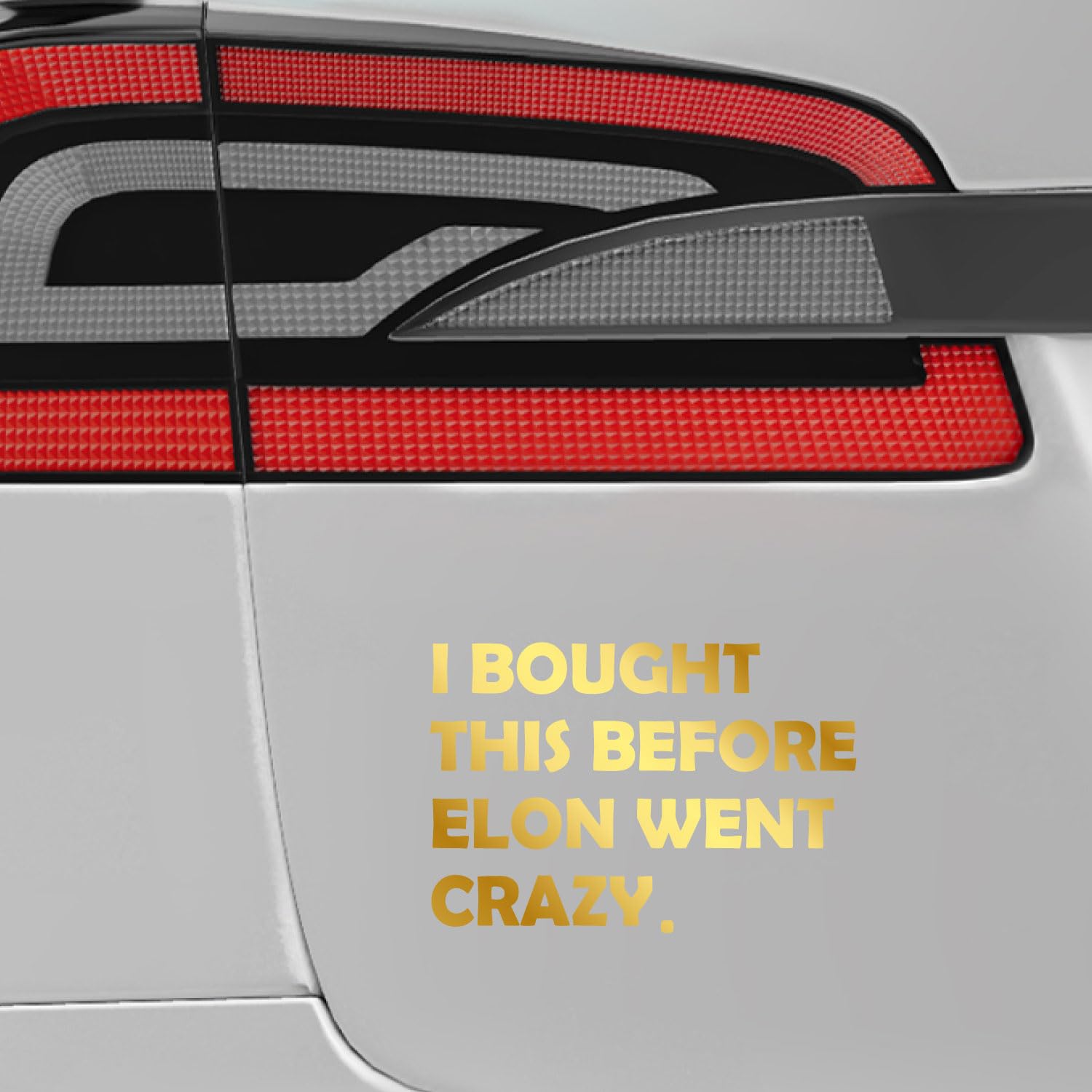 P012 " I Bought This Before Elon Went Crazy " śmieszna naklejka na samochód elektryczny | wysokiej jakości, odporna na warunki atmosferyczne naklejka (złota)