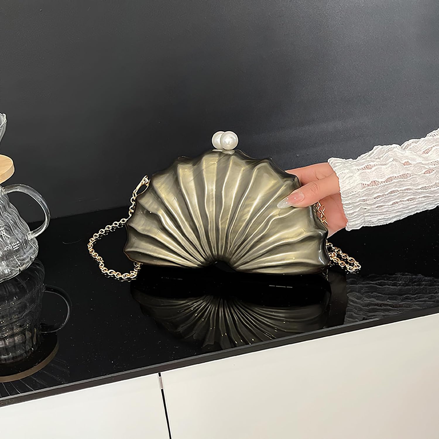 Acrylic Clutch Purse for Women Seashell Evening Handbag with Detachable Chain for Weddings Party Proms Formal