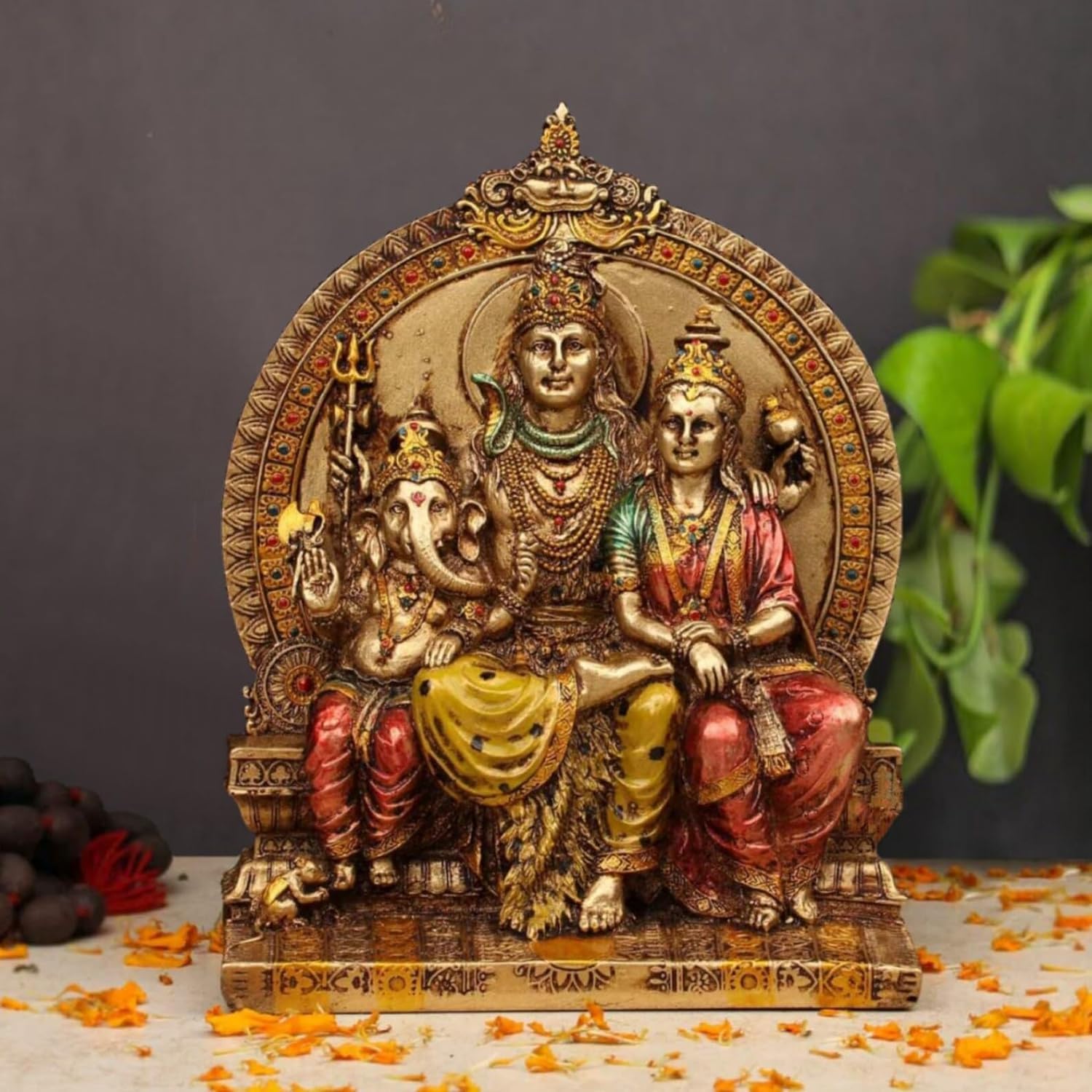 Statue religieuse Shiv Parivar aux finitions soignées pour grand Mandir indien