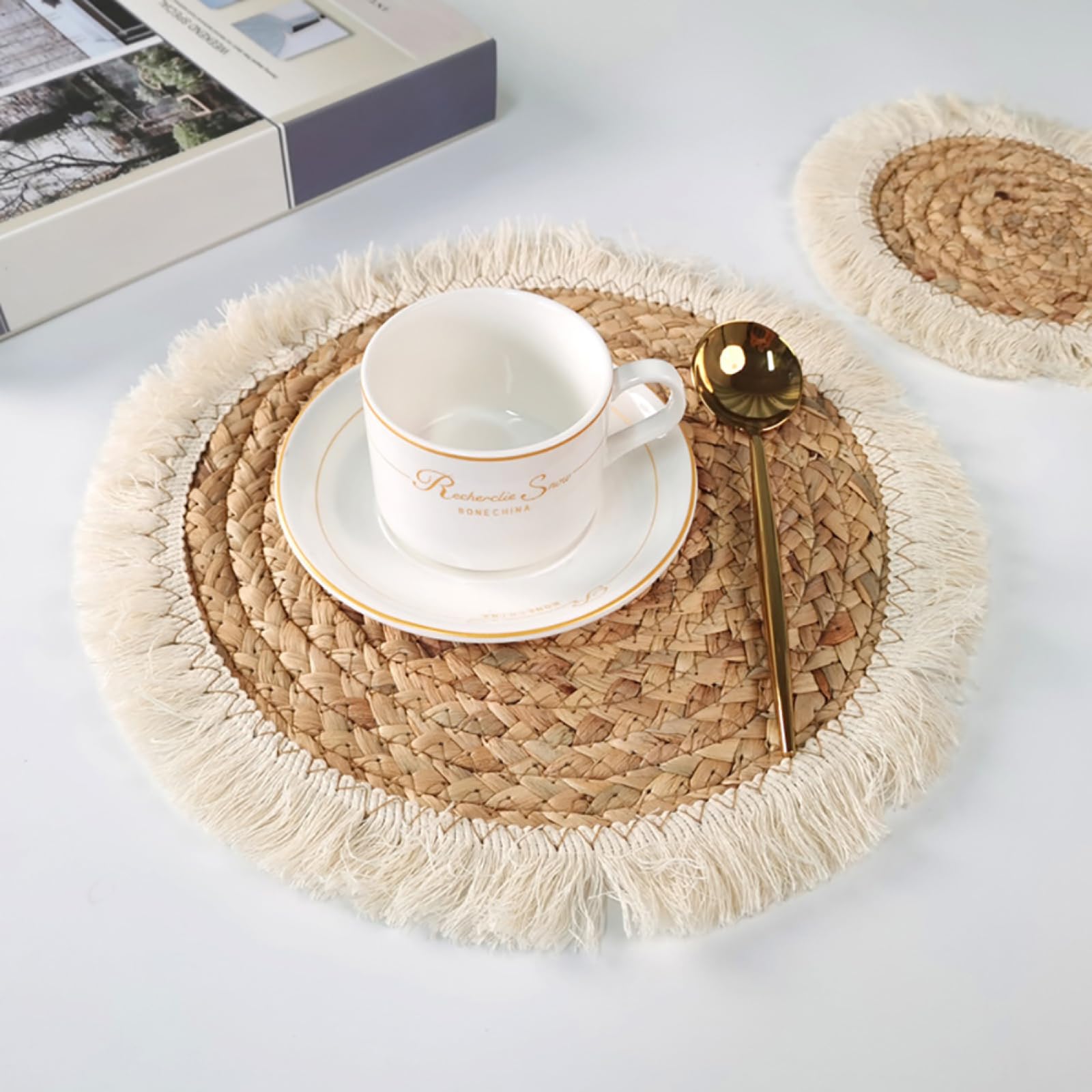 Décoration de Table, Sets de Table, Tapis de Cuisine/Salle à Manger Rond en Herbe Naturelle tressée avec Pompons, Style Ferme, idéal pour Le café ou Le thé.