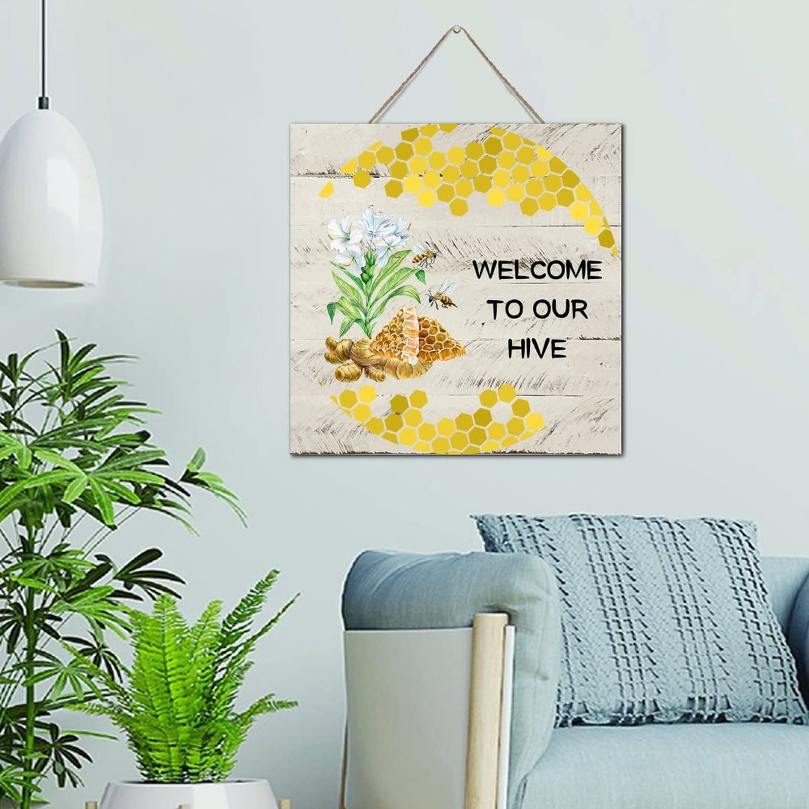 Deco cuisine chaleureuse avec ce panneau en bois rustique Welcome to Our Hive a suspendre