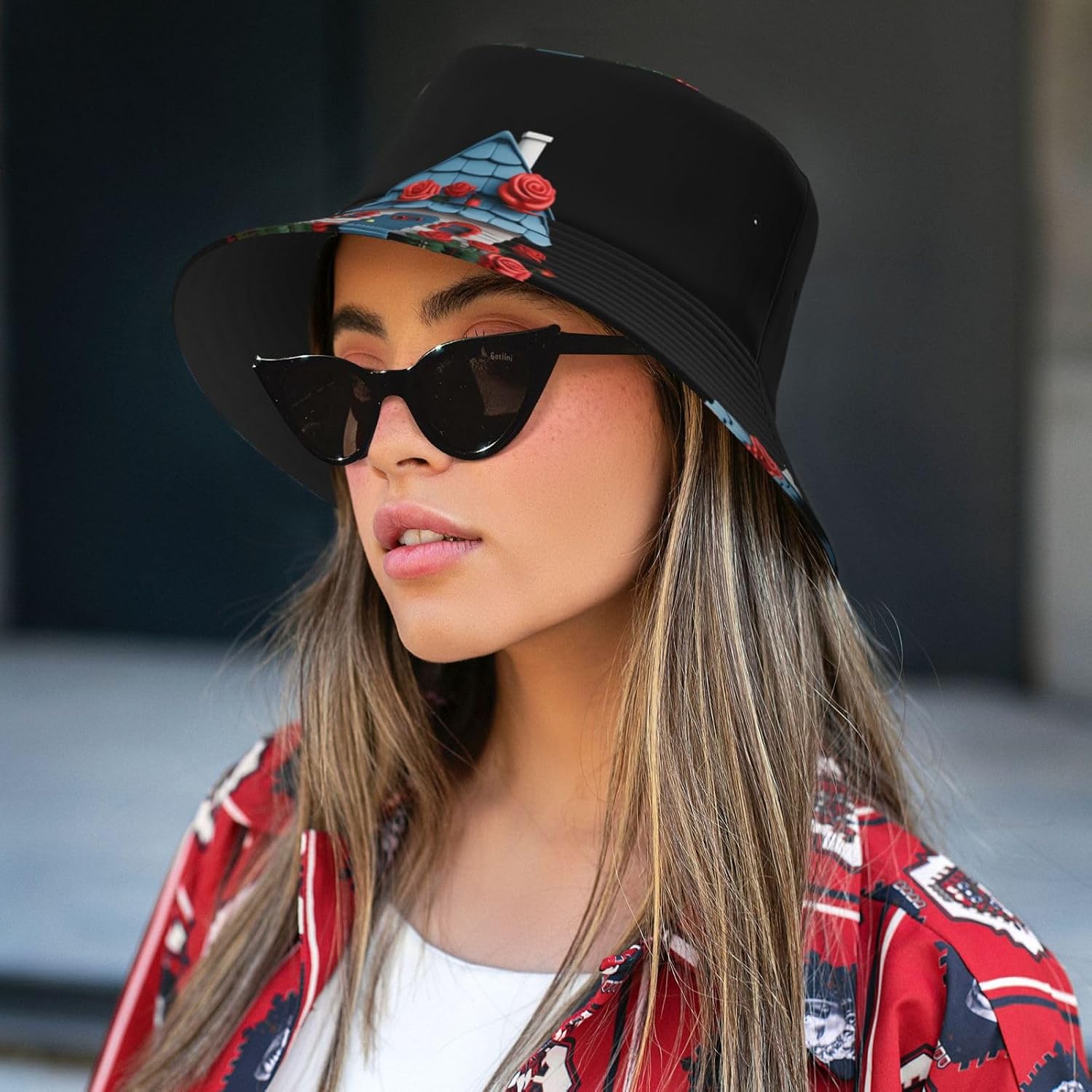 A Small House Covered with Roses Prints Summer Outdoor Travel Bucket hat, a Beach Sun hat Suitable for Both Men and Women