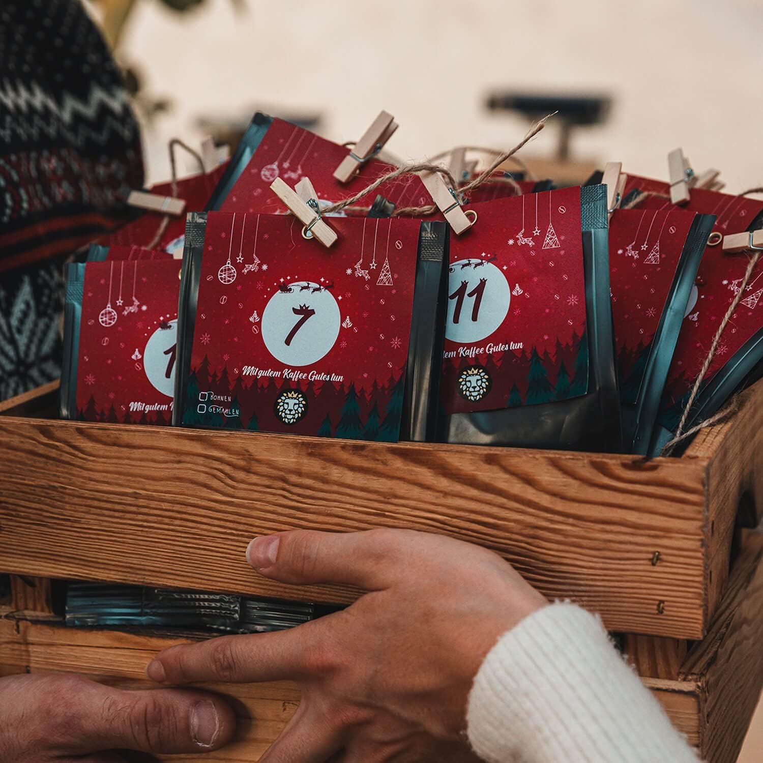 Kaffee Adventskalender 2026 - 24 x 30 g Kaffeebohnen, fair, Geschenk für Männer und Frauen