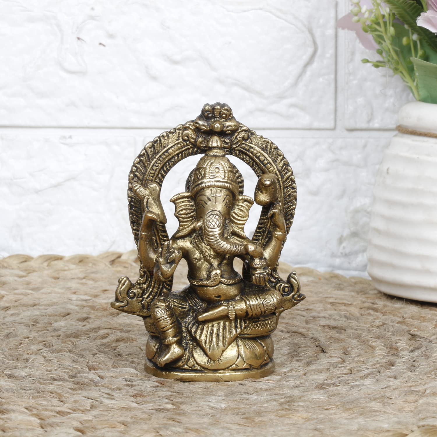 Statue de Ganesh Bhagwan en laiton pour décoration de maison, entrée, cadeau Diwali Puja, hauteur 11,4 cm.
