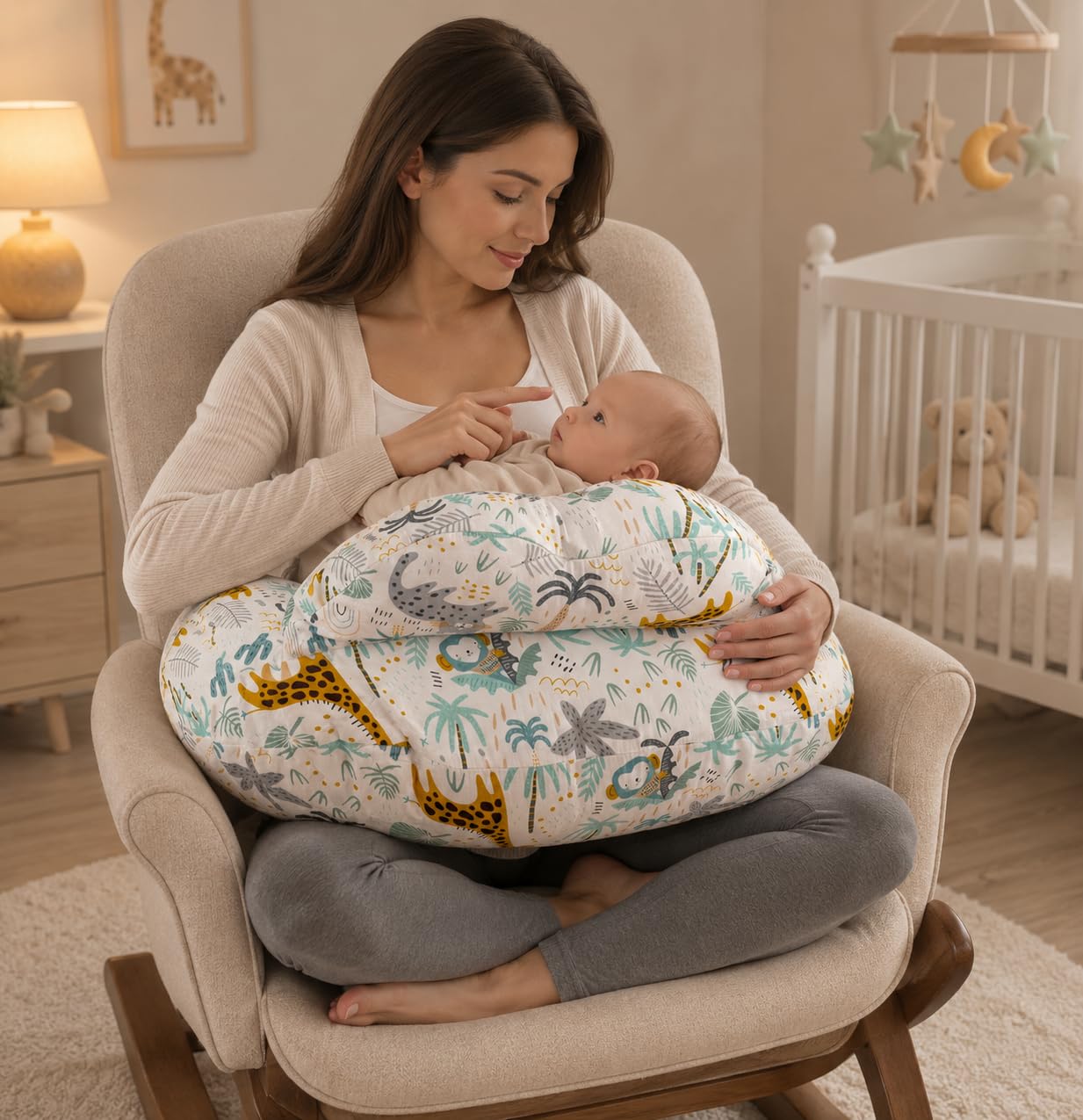 Babymam Coussin d'allaitement avec Ceinture de Sécurité, Allaitement pour Bébé, Bio 100% Coton Déhoussable, Design Safari