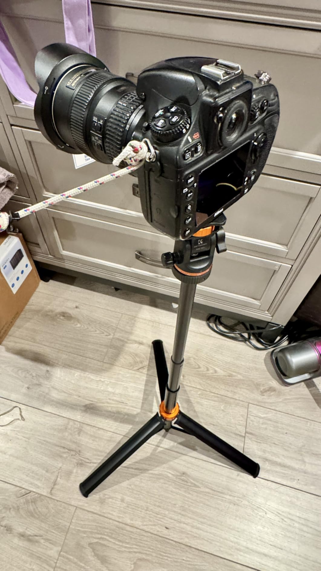 Solid & Convenient Light Stand – Perfectly Supports My Nikon D800 + 16-35mm f/4!