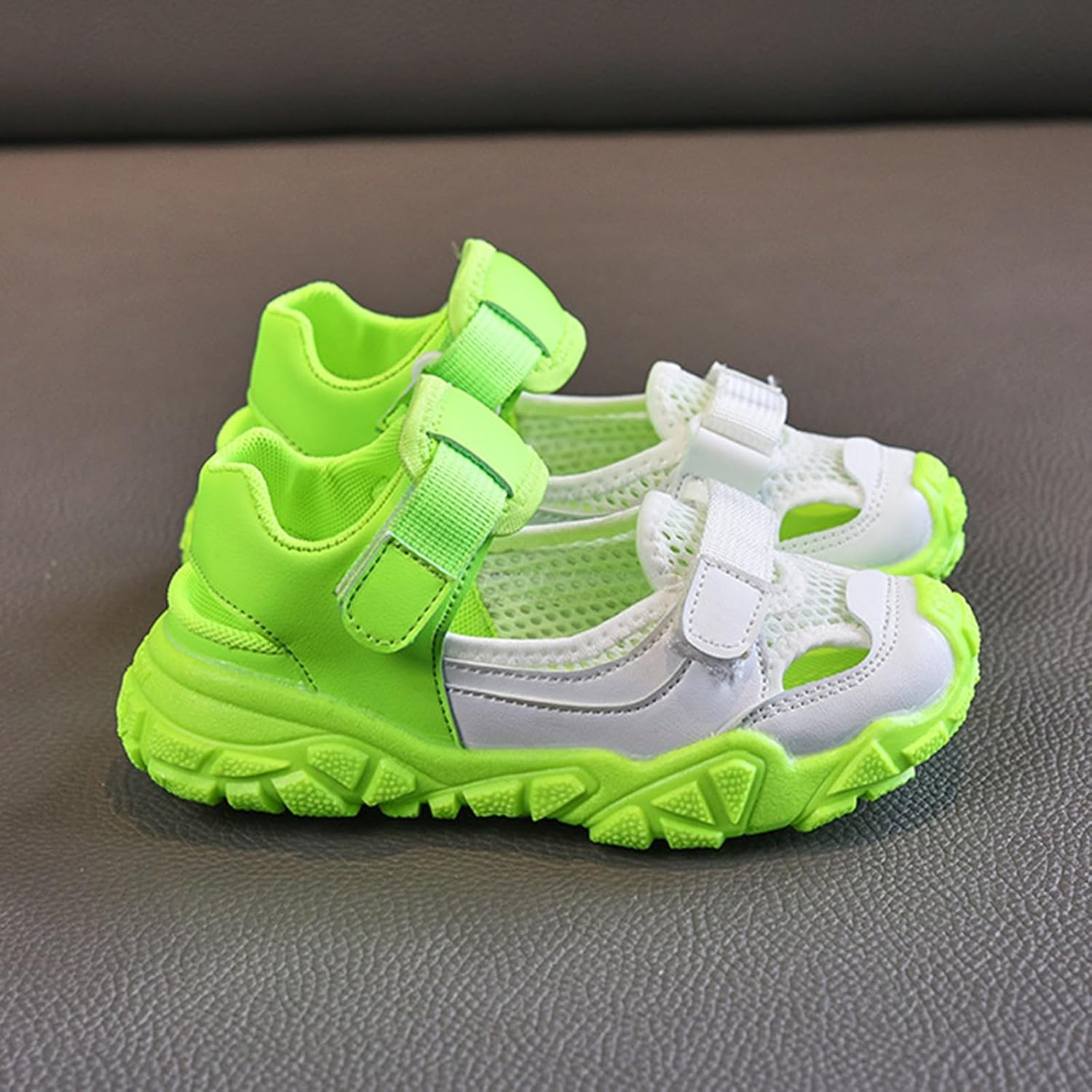 Girls Mesh Breathable Sandals Kids Adjustable Strap Shoes Close Toe Thick Sole Shoes Non Slip Sandals Summer Lightweight Outdoor Sports Shoe Walking Slipper (Green, 2.5 Big Kids)