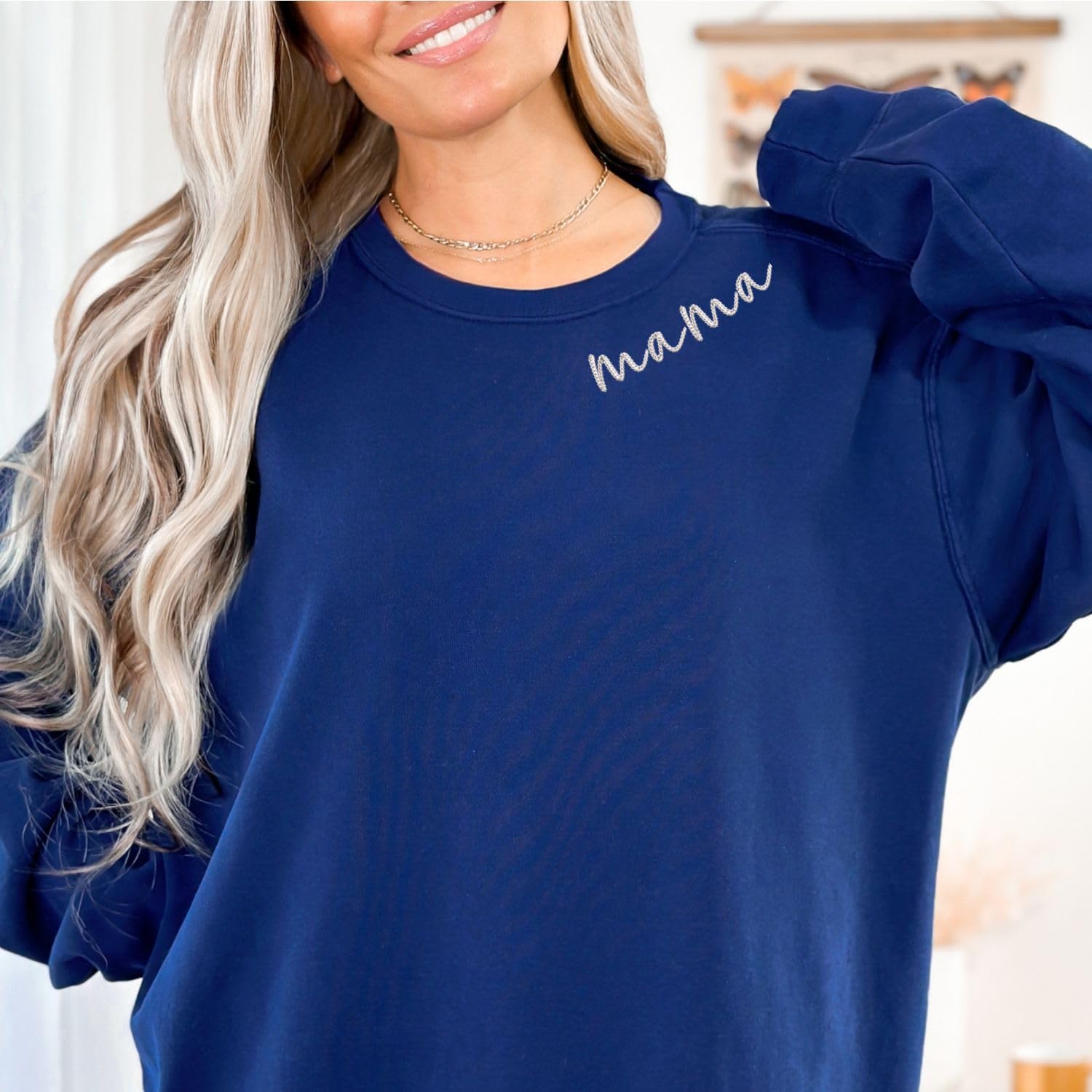 Sweat-shirt brodé Mama, chemise personnalisée Mama sur l'encolure avec noms d'enfants, cœur sur la manche, cadeau de grossesse pour nouvelle maman, pour maman, 19 couleurs, X-Small-Small