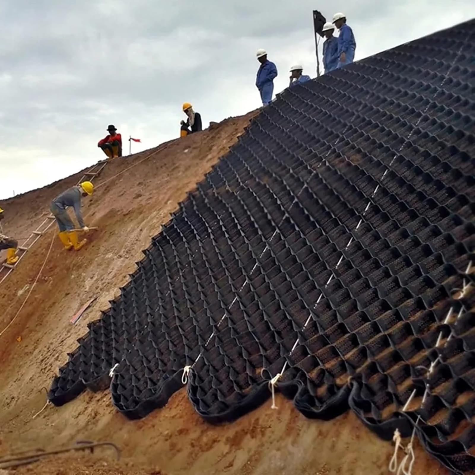 Genérico Pavimento de Grava Antideslizante de 3 x 3 Metros (10 pies x 10 pies) para Pendientes, Jardines y senderos. Fácil de Cortar, con Orificios de Drenaje. Duradero y Resistente a la deformación.
