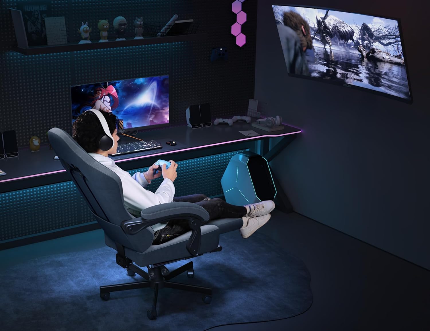 Images showing chair usage at 90 degrees for gaming, 120 degrees for watching, and 145 degrees for rest