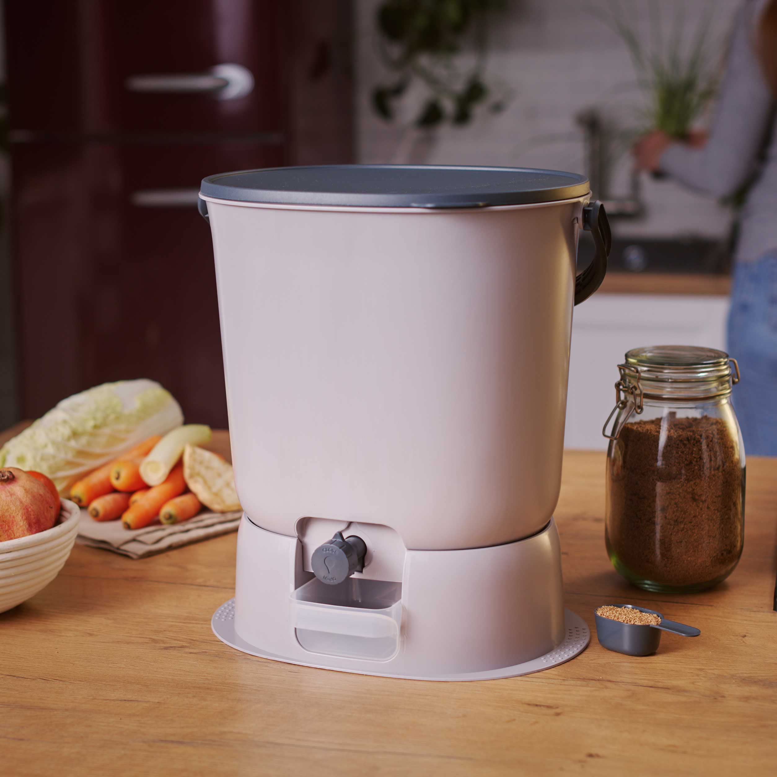 Bokashi Organko Essential Gris (15,3L) | Kit 2 seaux à Compost Organique avec compacteur + 1kg d'Activateur EM-1 de Fermentation fabriqué en France