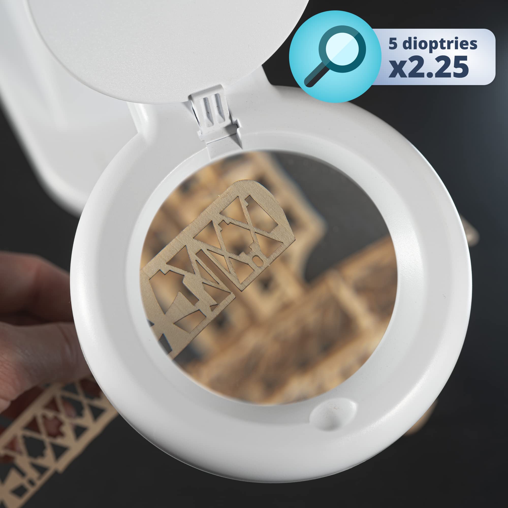 Lampe Loupe LED de Bureau 5 dioptries - esthétique modélisme Professionnel Broderie - entièrement Pliable - lentille 90 mm