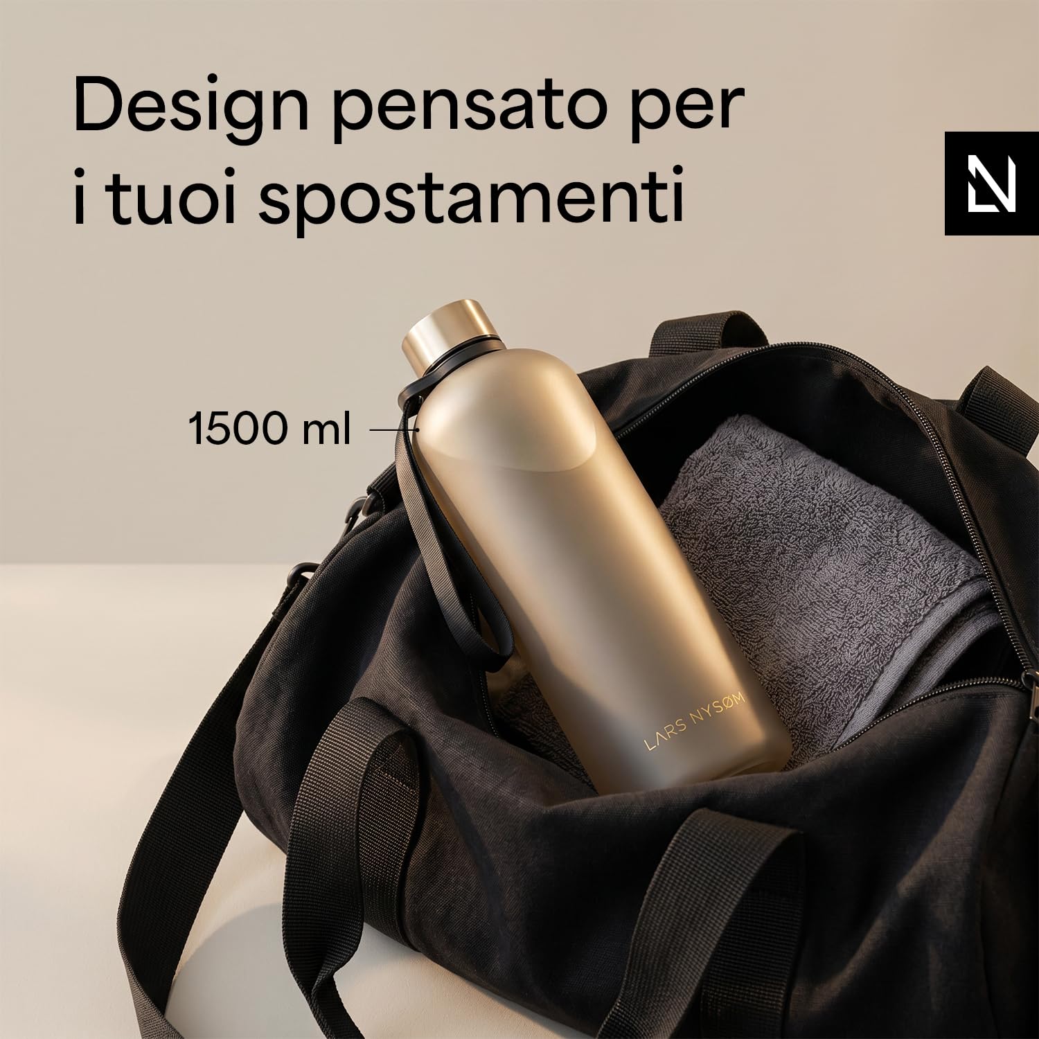 LARS NYSØM Borraccia 1 5l | Bottiglia acqua 1500ml | Bottiglia ultraleggera in Tritan Sport a prova di perdite | Ideale per sport, ufficio, yoga | 2 coperchi inclusi (Black - Gold, XL 1500ml)