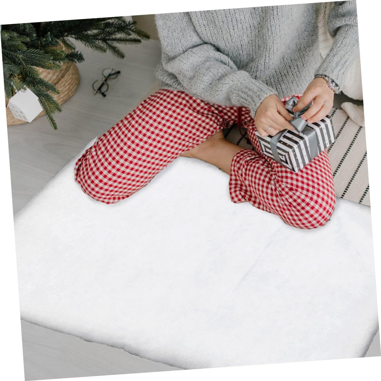 Garneck 2pcs Artificial Snow Blanket for Christmas Village Display Thick White Faux Snow Carpet Indoor Winter Scene Decoration Holiday Tubing Decor
