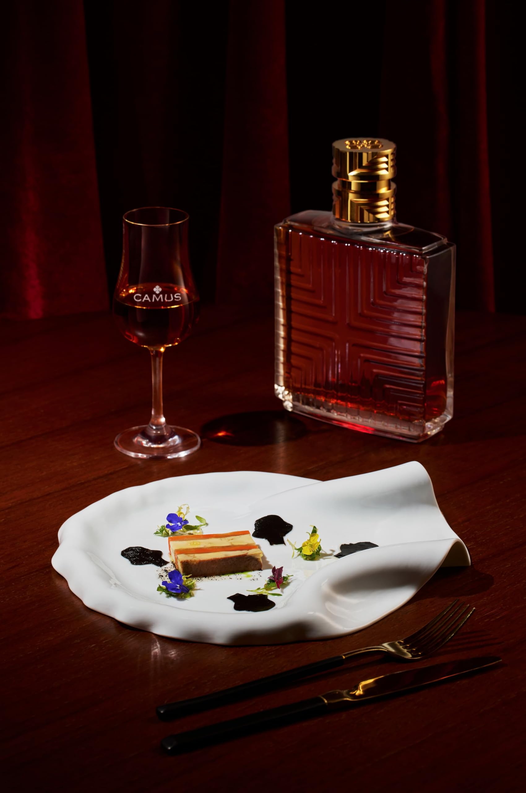 Camus Cognac XO 40% vol. Prestige Cognac in edler Karaffe und Geschenkpackung 0.7 l