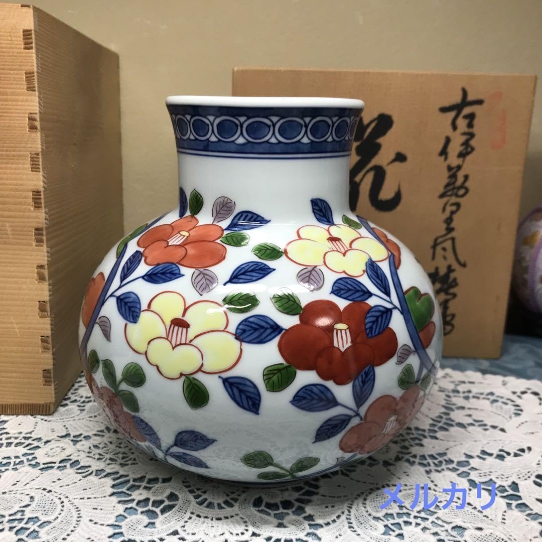 源右衛門窯　古伊万里風椿絵　花瓶　木箱入 源右衛門窯古伊万里風椿絵花瓶木箱入