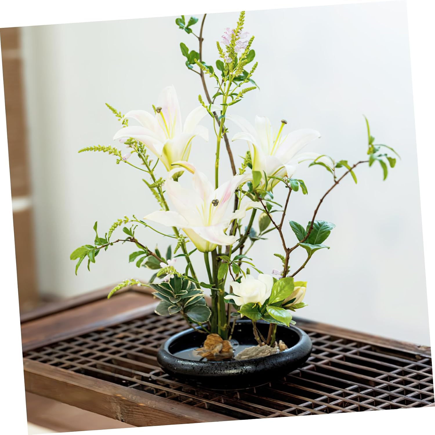 BATHVEVE 2 Pcs Plastic Flower Frog Holders Suction Cups for Floral Arrangements and Bouquet Fixation for Weddings and Home Decor