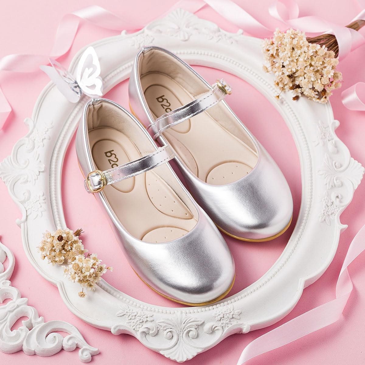 Genérico, Sapatilha Infantil Boneca Feminina social B2A kidsTradicional Básica Confortável Metalizada em promoção! Veja a oferta e mais achadinhos de Sapatos Infantis 5 Hoje é o melhor dia para comprar Genérico, Sapatilha Infantil Boneca Feminina social B2A kidsTradicional Básica Confortável Metalizada com aquele preço maroto! Promoção! Aproveite a oferta! 5