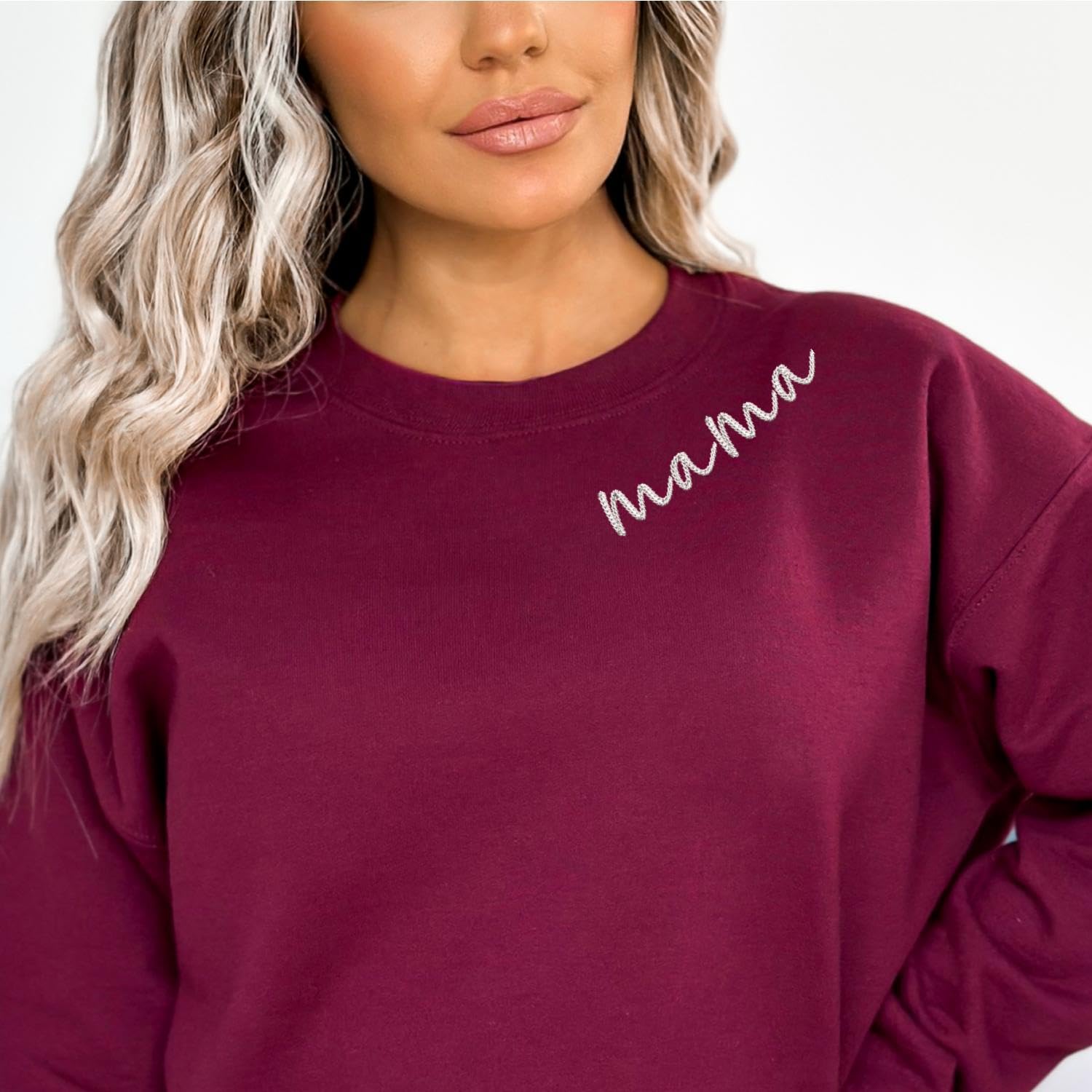 Sweat-shirt brodé Mama, chemise personnalisée Mama sur l'encolure avec noms d'enfants, cœur sur la manche, cadeau de grossesse pour nouvelle maman, pour maman, 19 couleurs, X-Small-Small