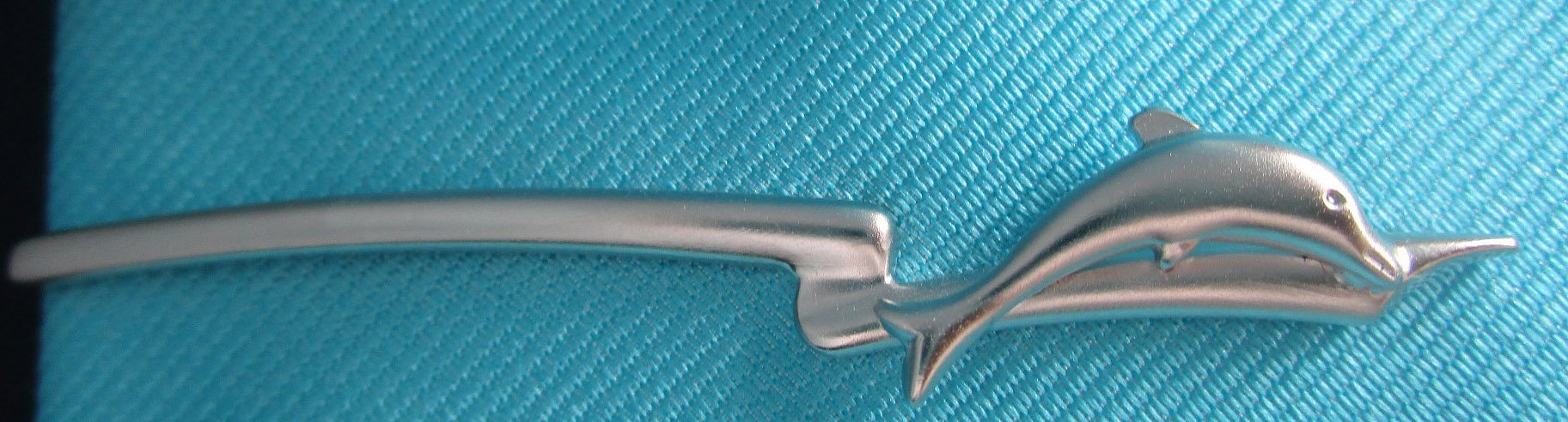 Delphin Krawattenklammer Krawattennadel silbern matt ca. 7 cm lang Made i. Germany + Geschenkbox