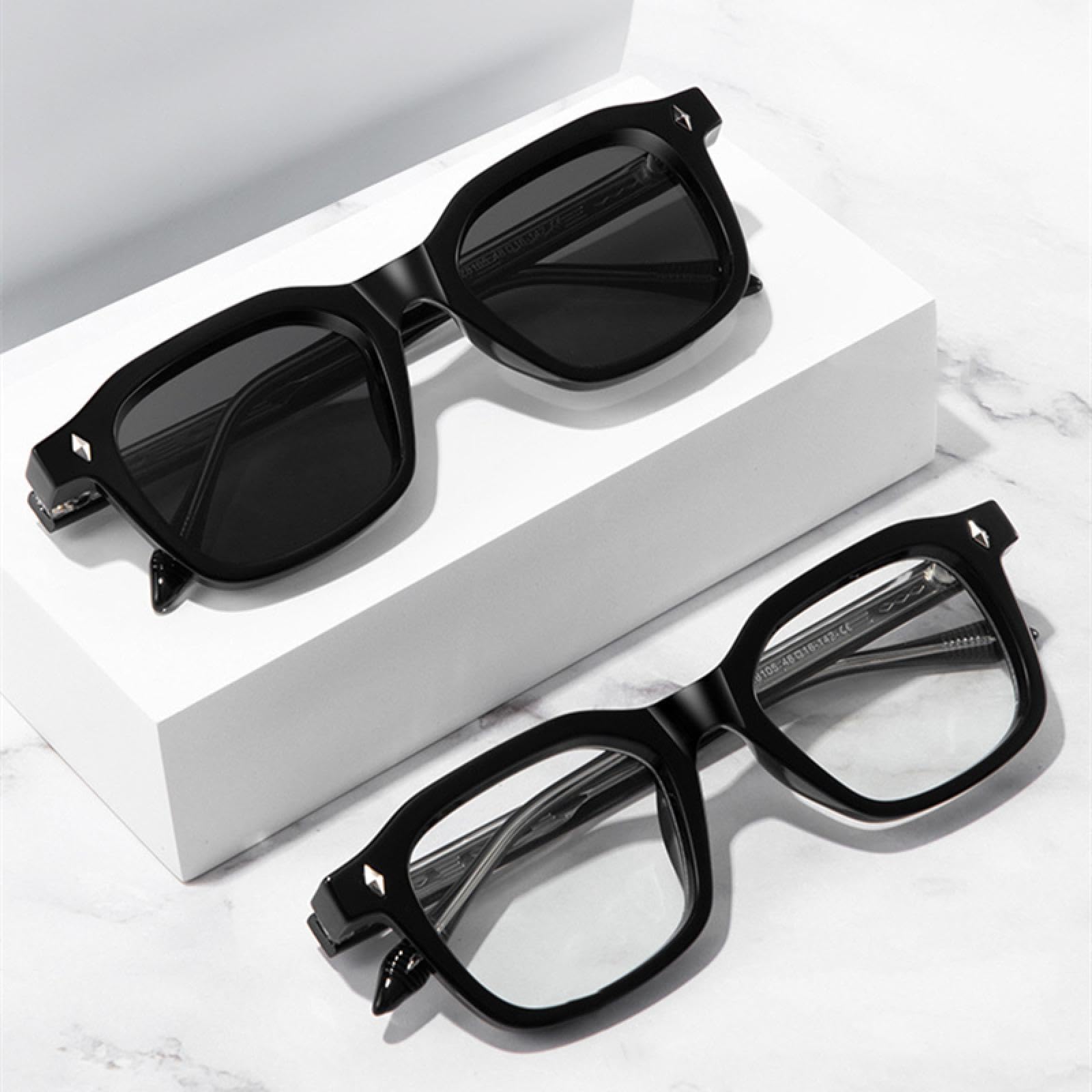 Gafas de sol de lujo retro para hombre, con remaches de moda para mujer, UV400, estilo punk.