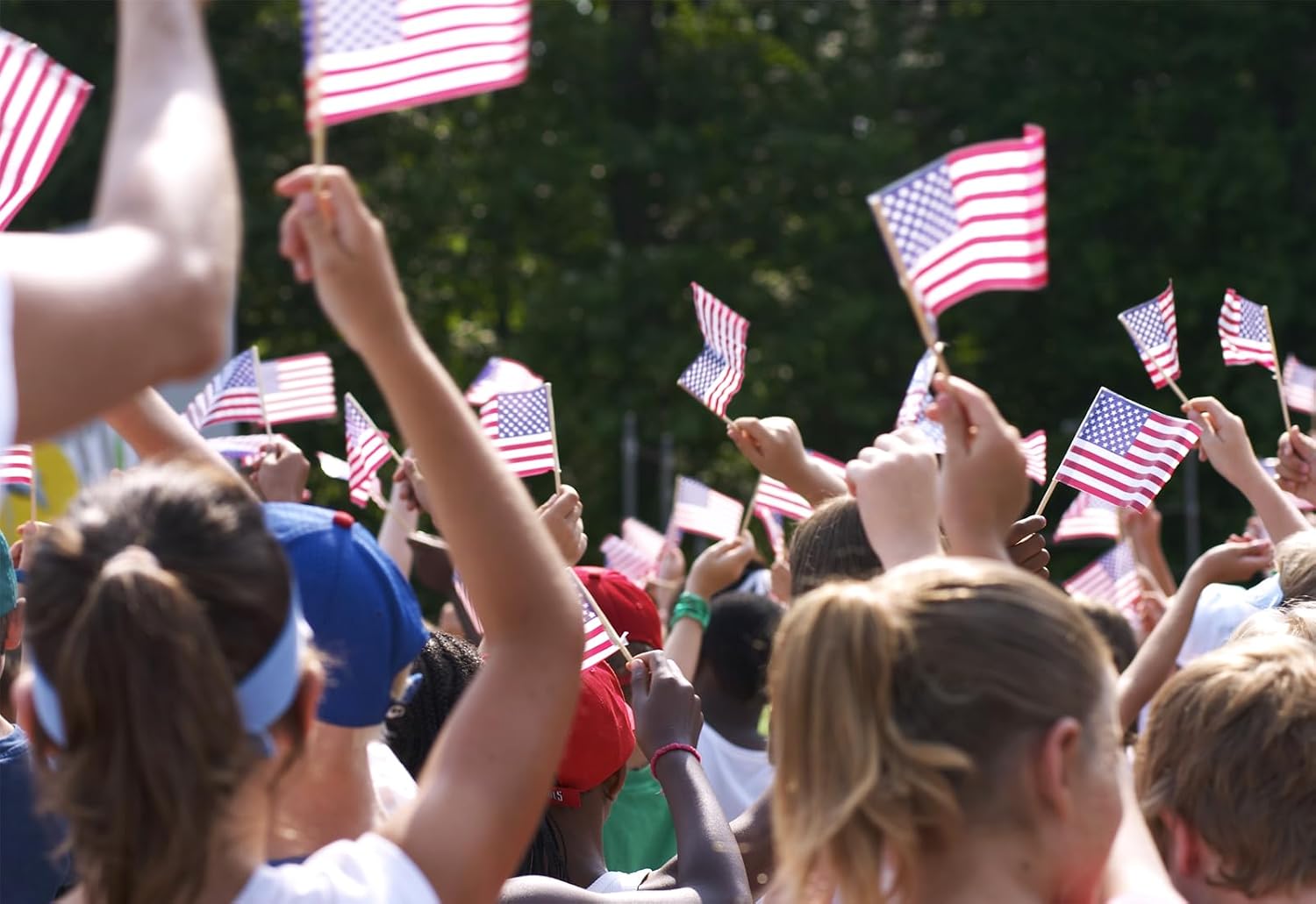 300pcs Small American Flags on Stick, Handheld 4 x 6 Inchs Mini American Flags with Kid-Safe Golden Spear Top, US Flags for 4th of July Decorations Outdoor, Independence Day Decorations