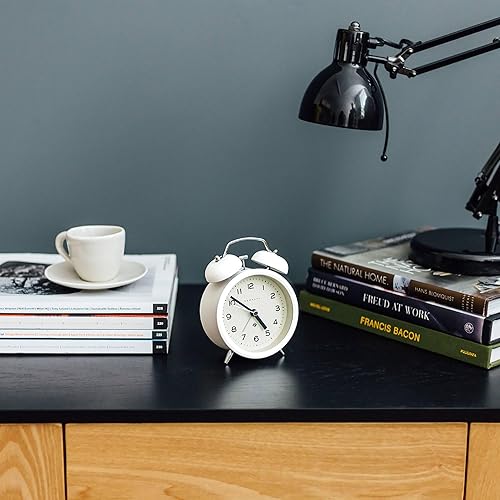 Vista 5 de NEWGATE® Charlie Bell Echo - Reloj despertador Versión moderna del reloj clásico de campana doble Blanco Números fáciles de leer Ideal