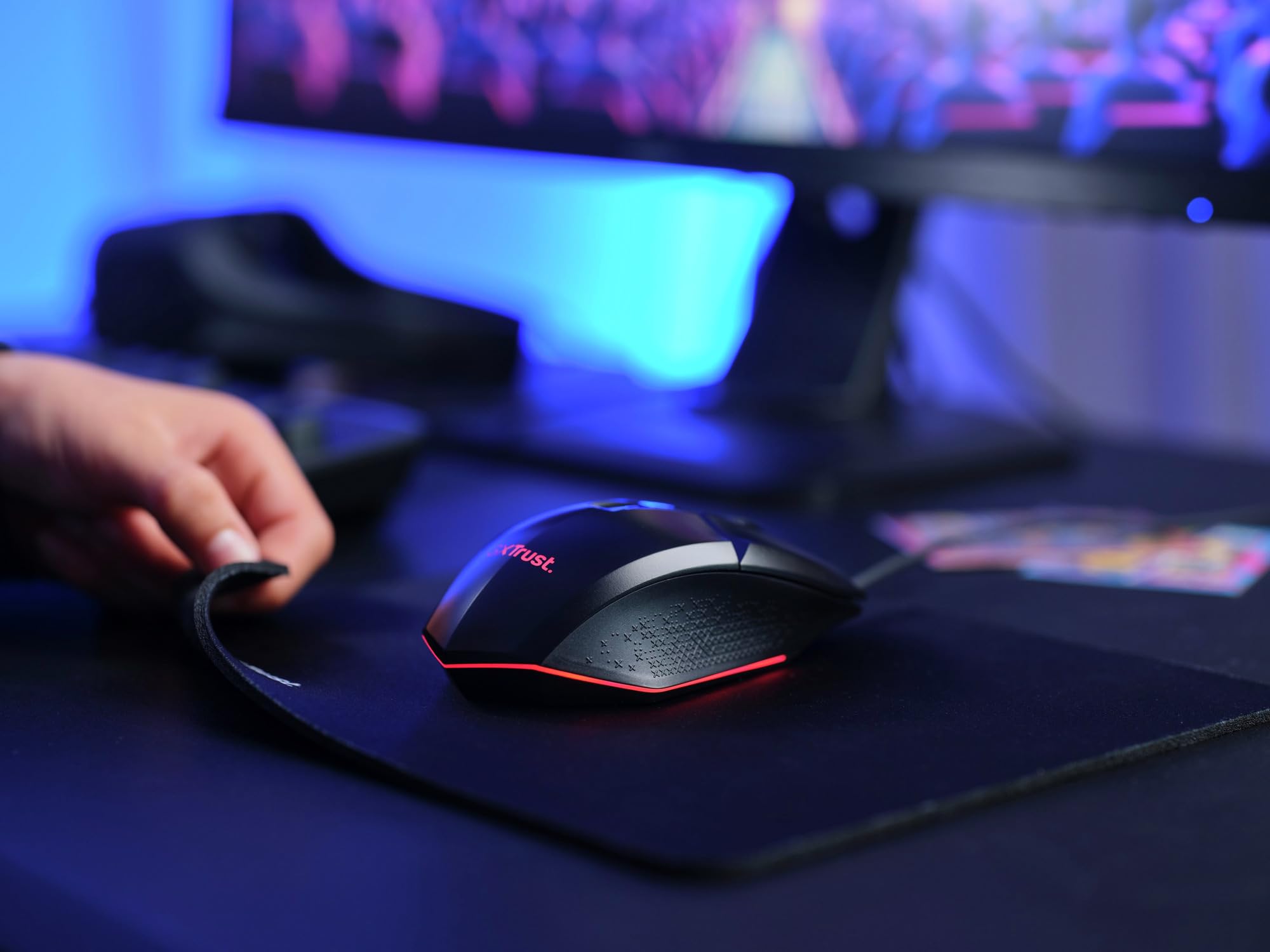 Trust Gaming GXT 792 Quadrox 4-in-1 Gaming Keyboard and Mouse Set, QWERTY UK, cuffie leggere con microfono, tappetino per mouse, pacchetto PC da gioco, set RGB Gamer per computer, laptop, desktop