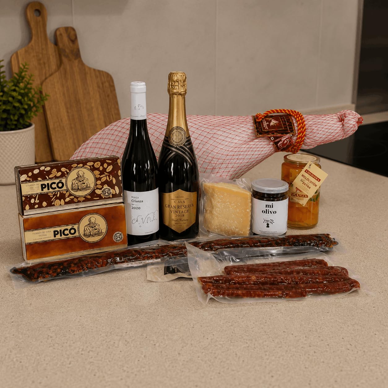 Cesta de Navidad con Jamón de Teruel DOP - Lotes de Navidad con Jamón DOP de Teruel, Turrones, Embutidos, Queso, Vino, Cava, Olivas y Melocotón en Almibar | Degusta Teruel