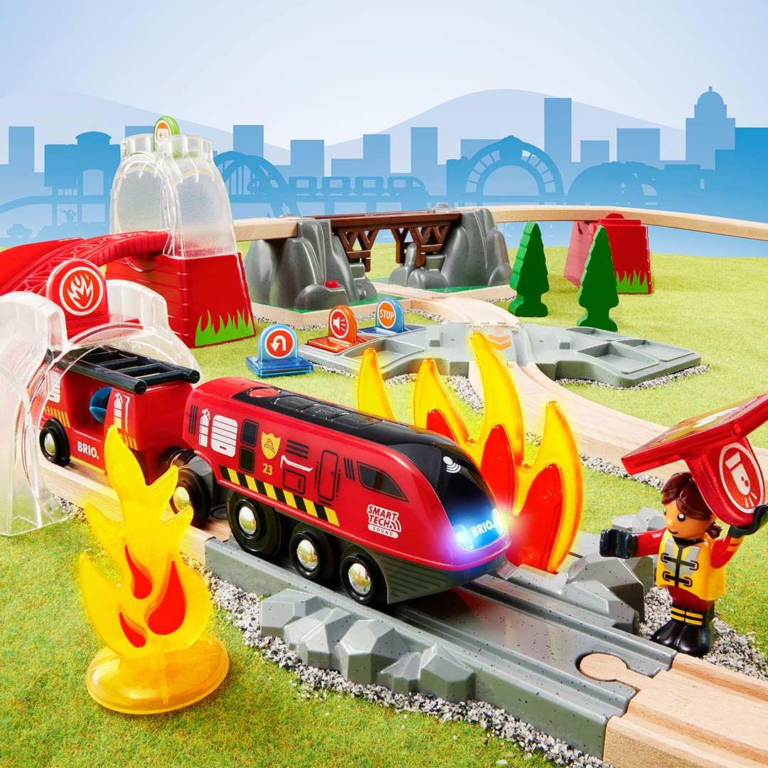 BRIO World – Set soccorso antincendio Smart Tech Sound 36004 | Set treno giocattolo alimentato a batteria da 41 pezzi. Adatto a bambini di età superiore a 3 anni