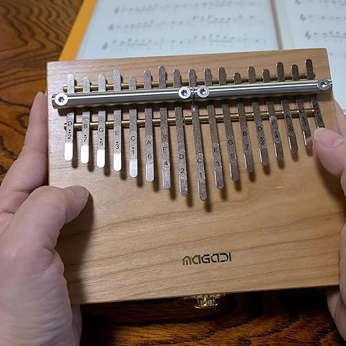 Amazon | MAGADI M17-E 、ピックアップ搭載カリンバ【アメリカン