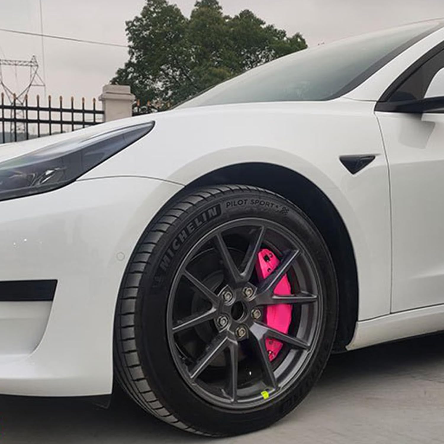 3 2025年の自動車修正アクセサリアルミホイールハブブレーキキャリパーカバー簡単な設置熱散逸キャリパーカバー