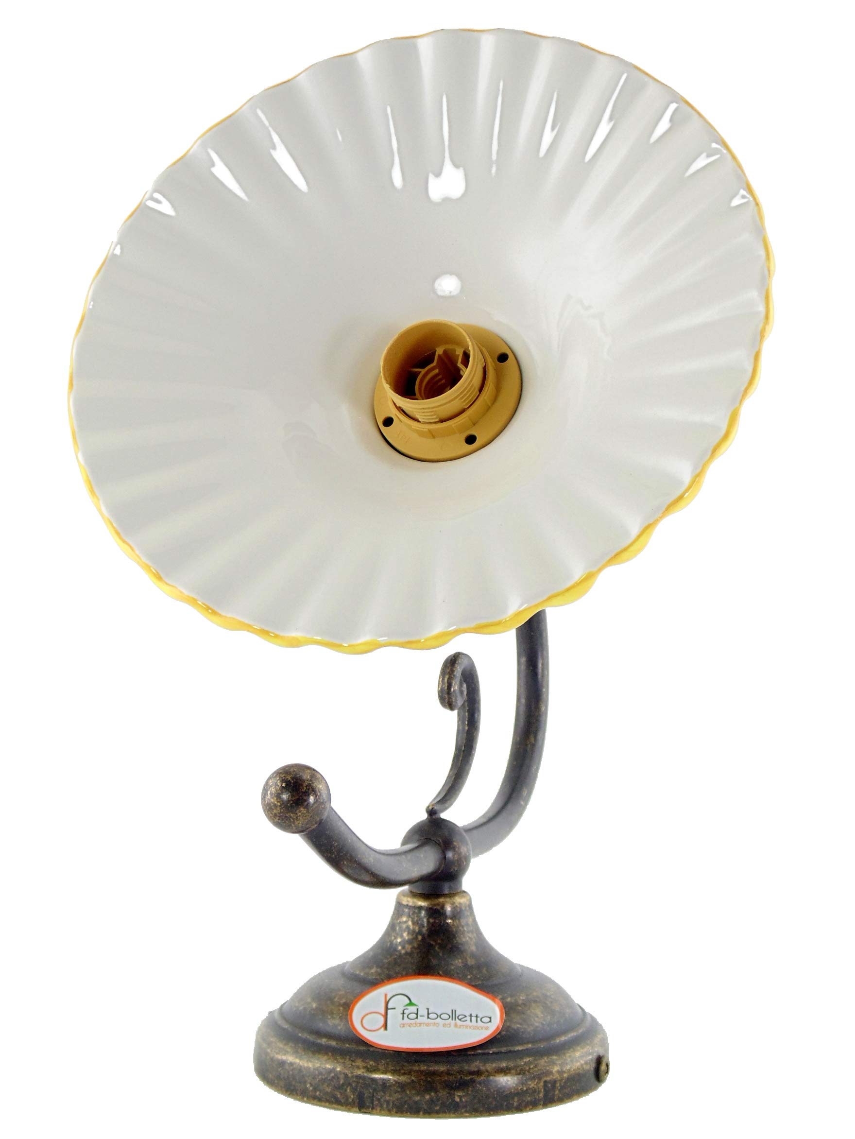 Applique ottone brunito,lampada parete con piatto ceramica bordo giallo ar2.Misure:H 21,5cm,Ø piatto 19cm,sporgenza 29cm,Ø base 9,5cm.Le misure sono con piatto.Portalampade attacco Edison E14