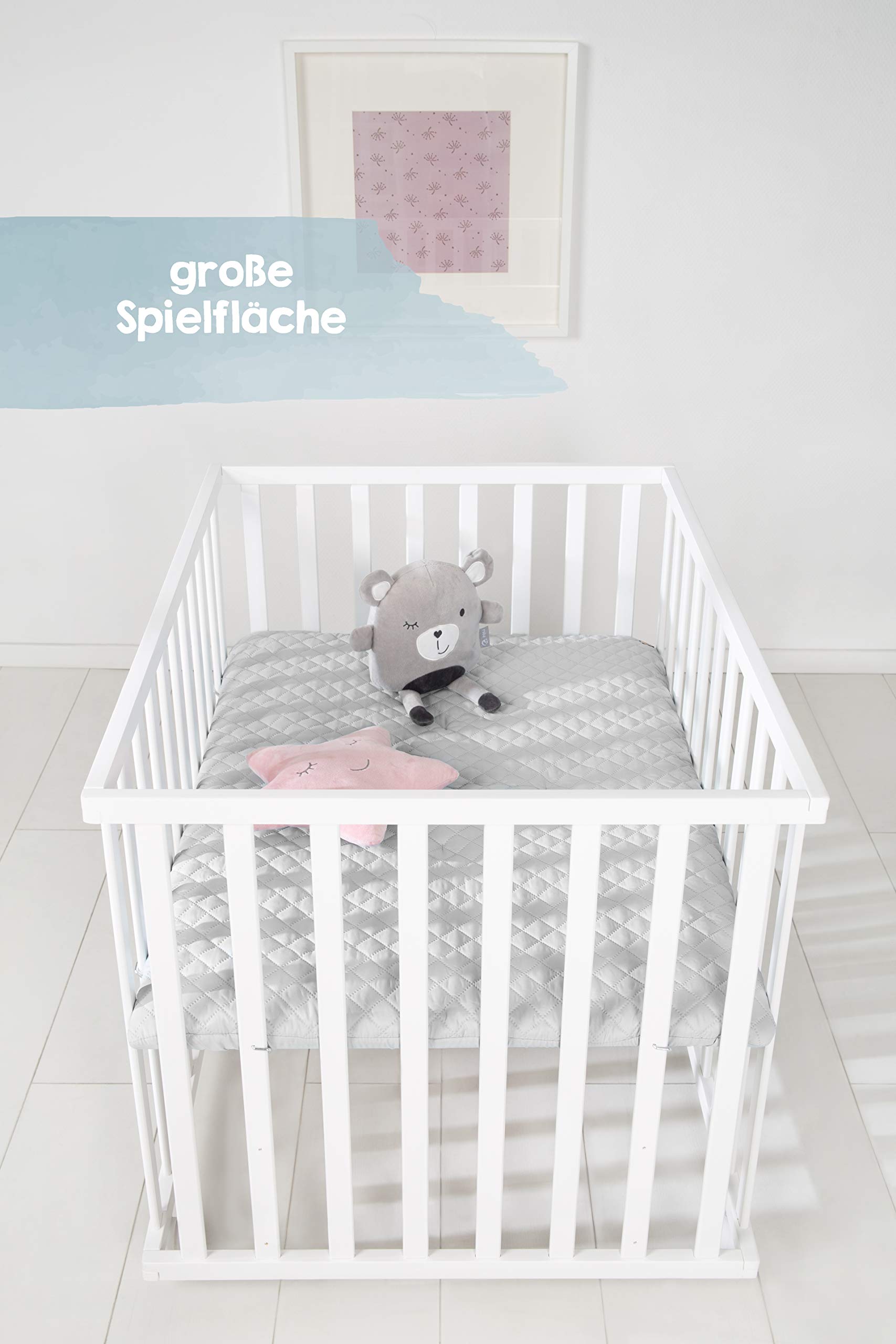 roba Parc Bébé en Bois 75 x 100 cm + Tapis de Parc roba Style Gris - Base Ajustable en Hauteur sur 3 Niveaux - Roulettes avec Freins - Laqué Blanc