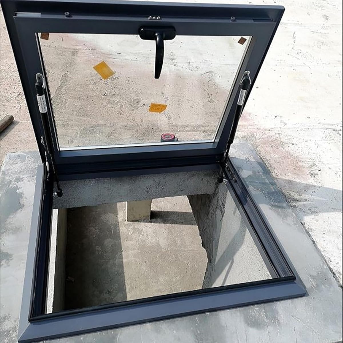 Fenêtre de toit avec puits de lumière pour toit plat de véranda