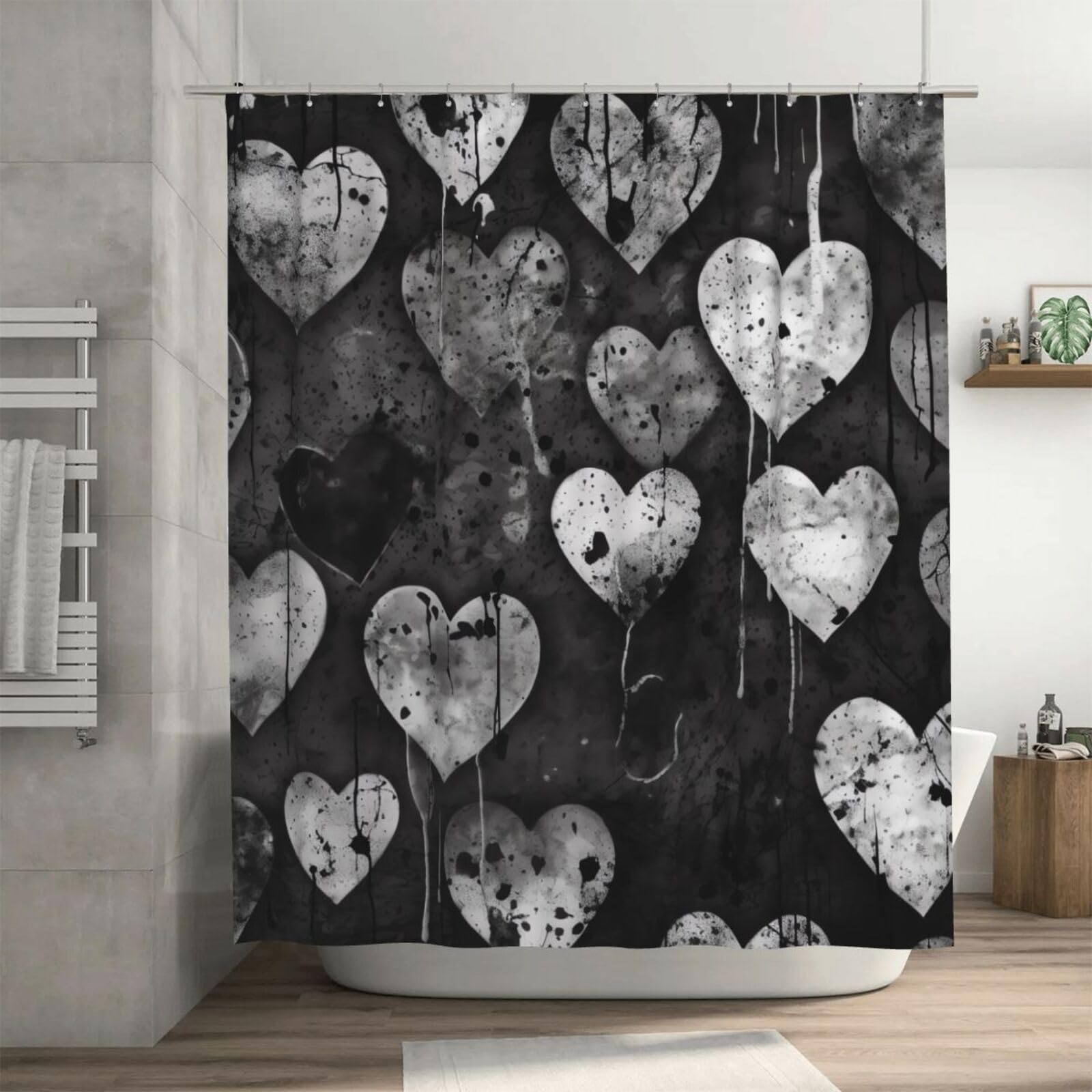 Rideau de douche romantique cœur noir et blanc pour une salle de bain familiale moderne