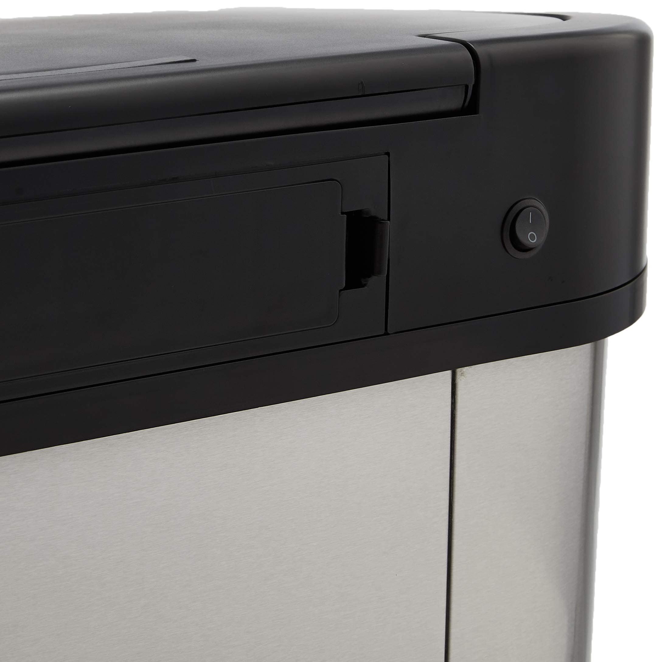 Amazon Basics Pattumiera in acciaio inox, automatica, Rettangolare, da 60 litri, Argento, Nero