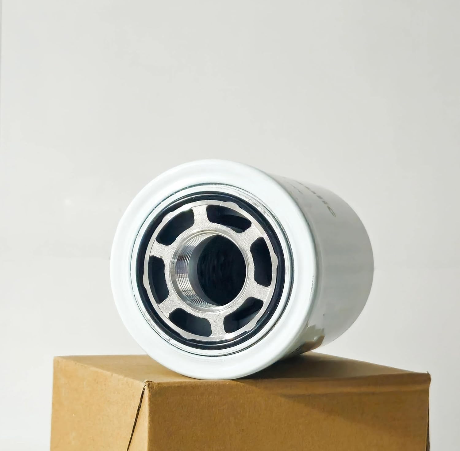 Mahindra Tractor’s Hydrostatic Transmission Oil Filter P164375 (E007205888D1)