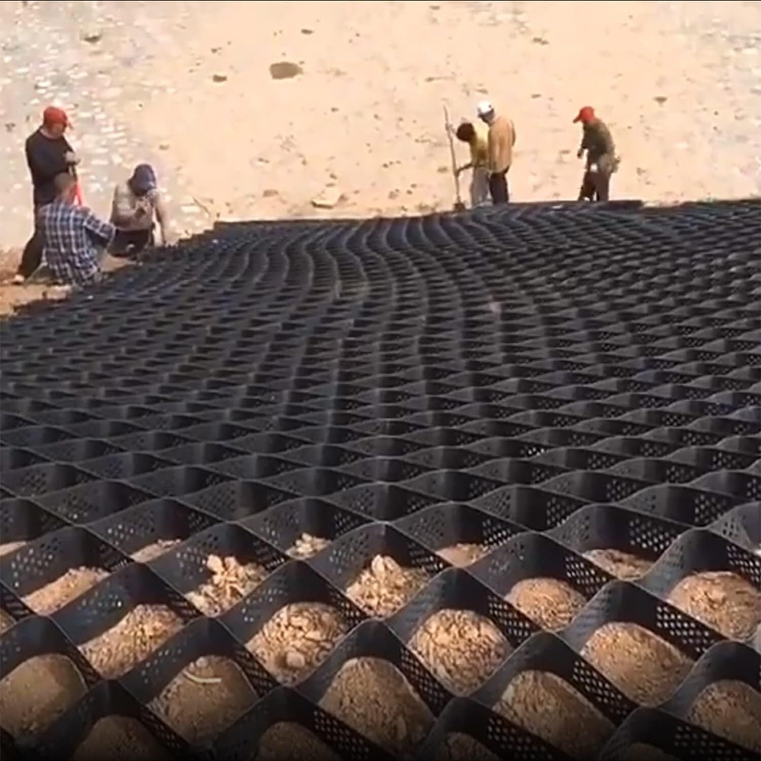 Grille de sol découpable ELzEy pour un système stable de pose de gravier