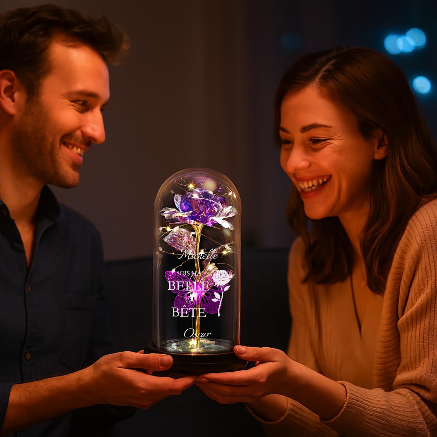 Maverton Rose Eternelle sous Cloche en Verre avec Personnalisation - Fleur Eternelle Cadeau Personnalisé 21x11 avec Lumière LED - Idee Cadeau Femme Anniversaire pour Elle Maman Mamie - Belle et Bête