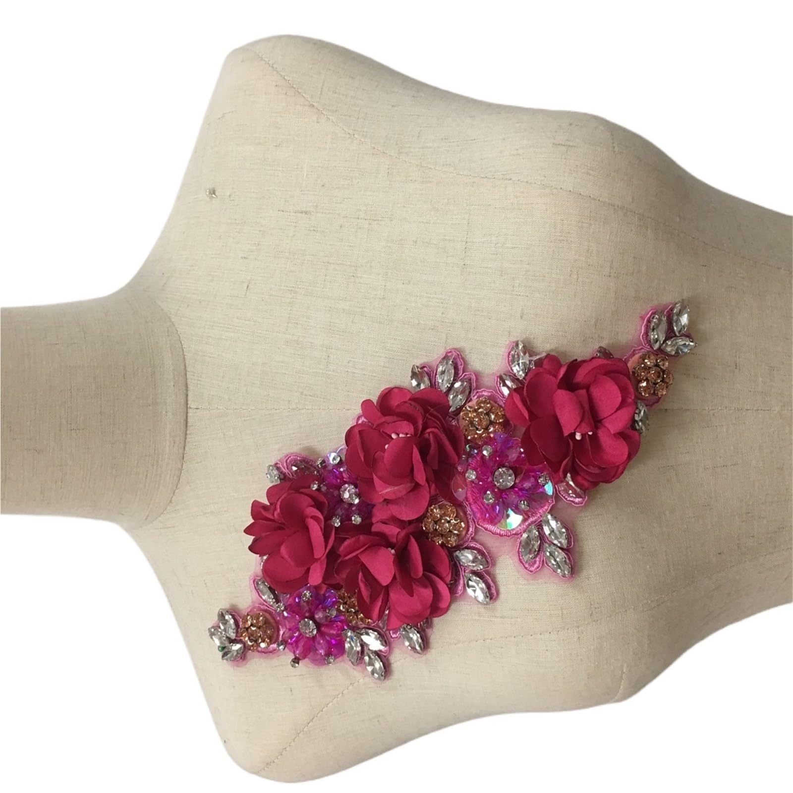 Applique en dentelle 3D rose pour réparer et embellir un vêtement abîmé