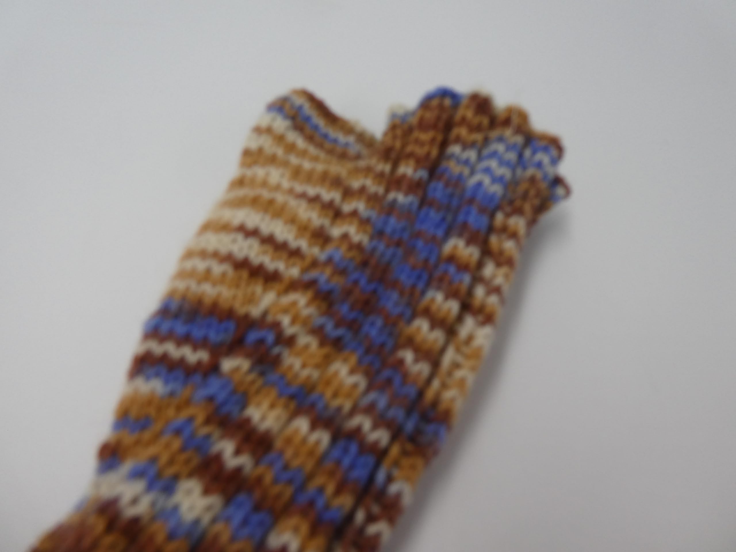 Handgestrickte Stulpen mit angestricktem Daumen, Blau und Braun meliert, Angelika Patschi