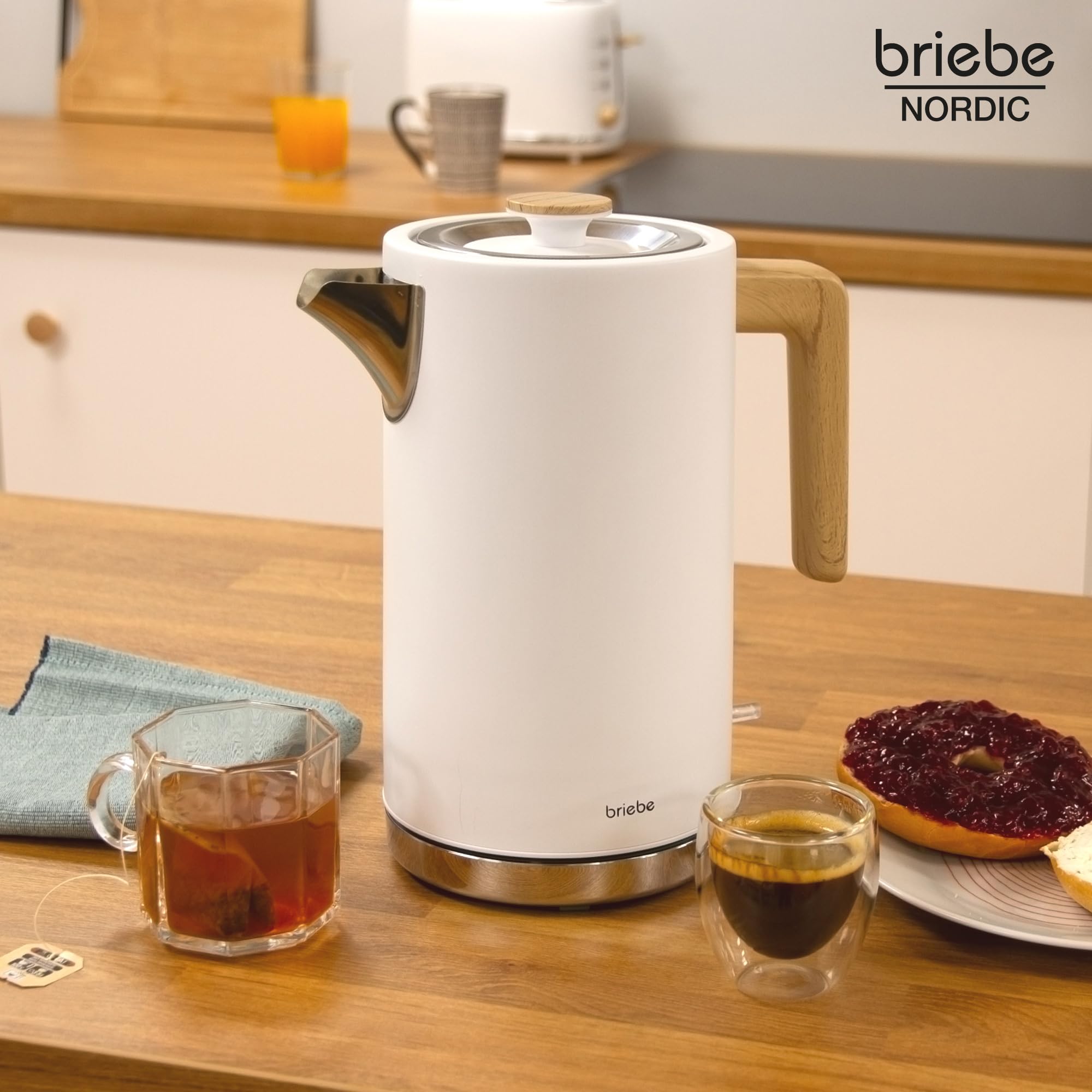 briebe Nordic Hervidor Agua Eléctrico 1,7L Inalámbrico, Tetera Infusiones 2200W Ebullición Rápida, Libre BPA, Base 360°, Controlador Strix, Apagado Automático, Diseño Nórdico, Asa Efecto Madera Blanco